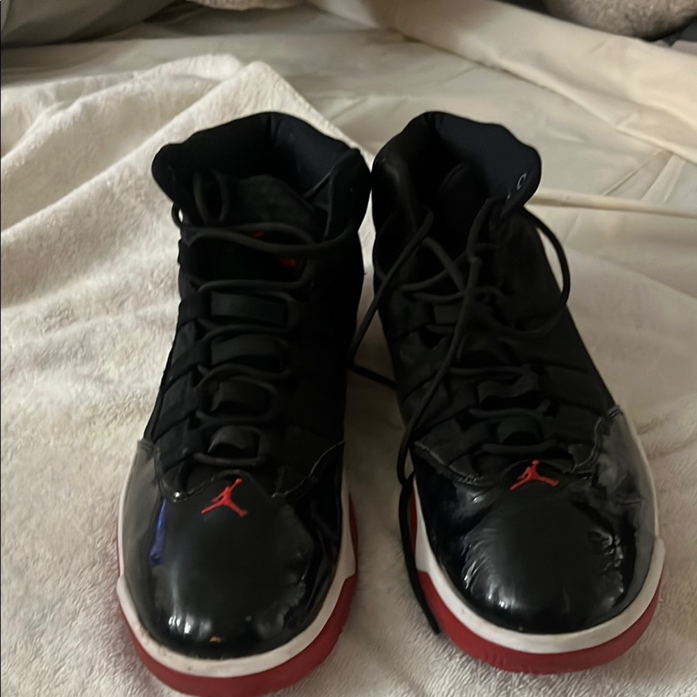 Jordan Men's Black and Red Sneakers